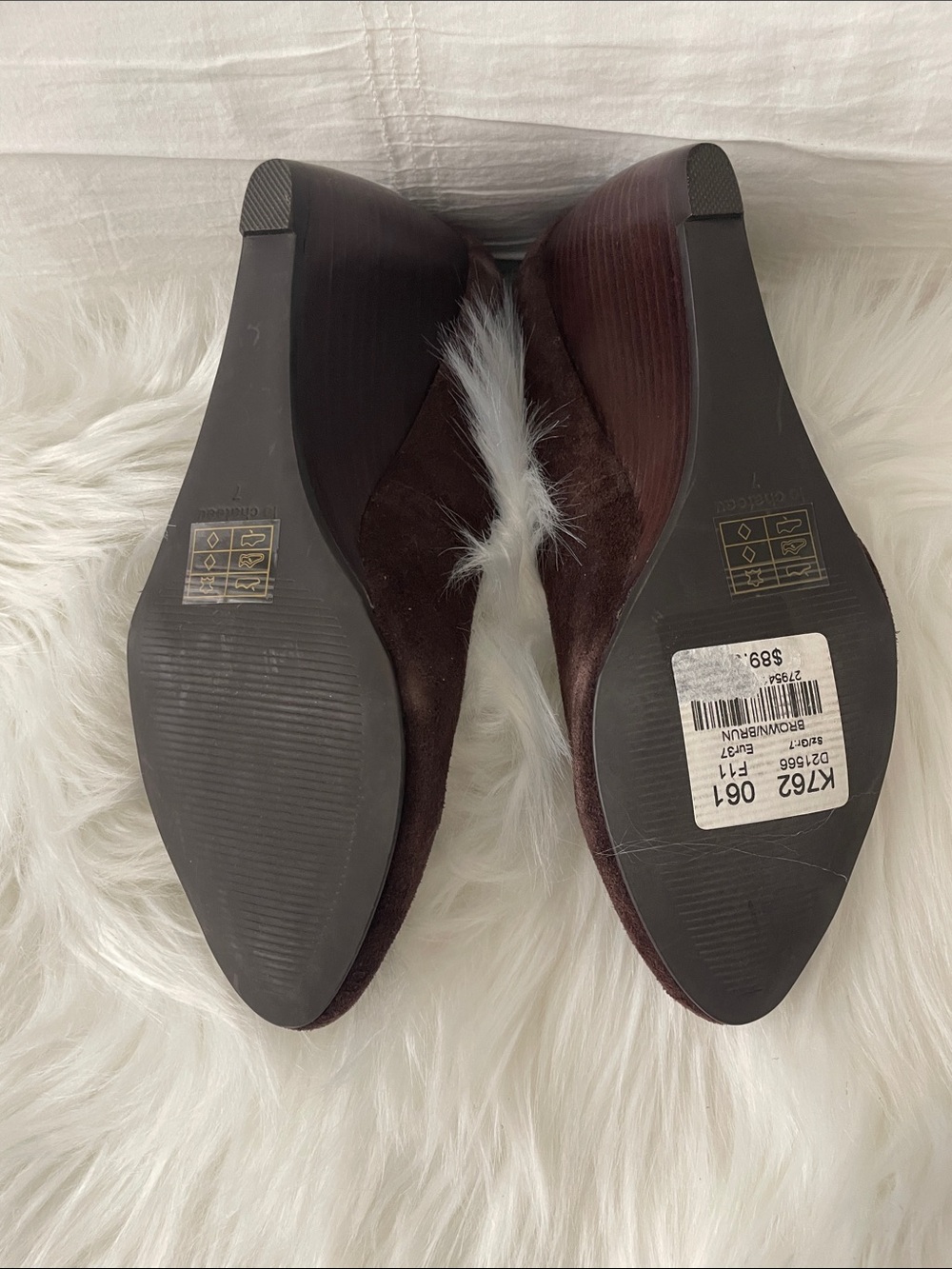 NWT - Le Chateu Brown Suede Wedge - Sz7 - Picture 3 of 7
